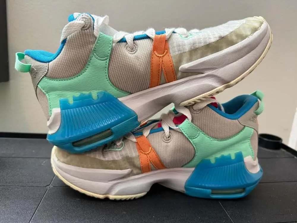 Nike LeBron Witness 7 GS Basketball Shoes 'Grey Fog Multi-Color' (DQ8650-003)